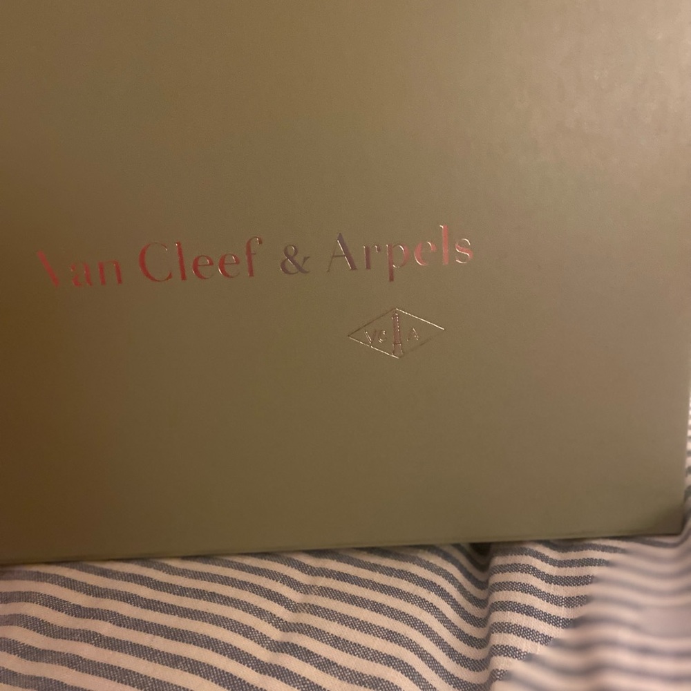 Van Cleef & Arpels Luxurious empty box